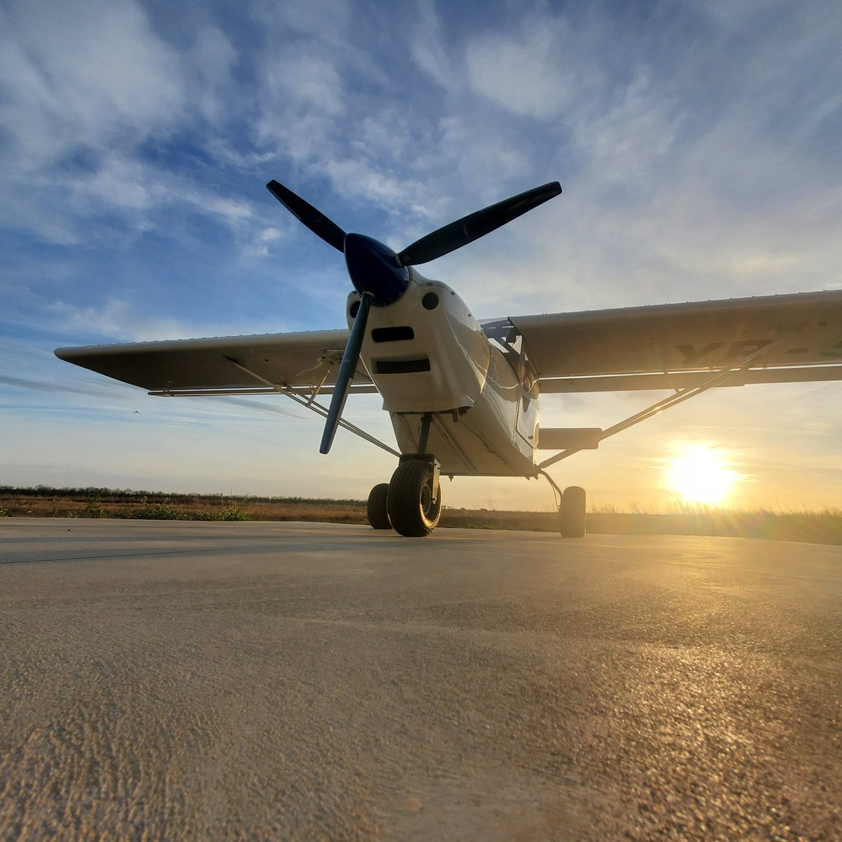 Parcare aeronavă pe platforma exterioară — Aerodrom Vama Veche